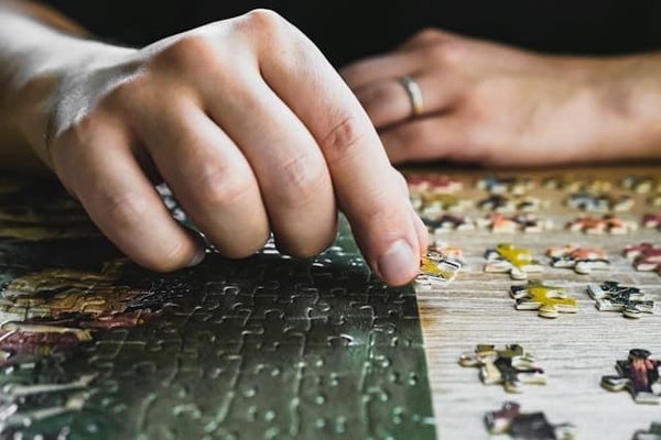 Comment gérer la difficulté adaptive dans un jeu de puzzle pour maintenir l'intérêt des joueurs ?